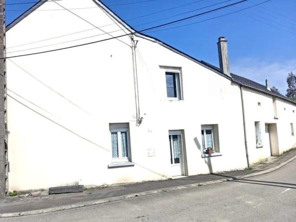 Maison de bourg à Candé avec 3 chambres, garage et jardin séparé