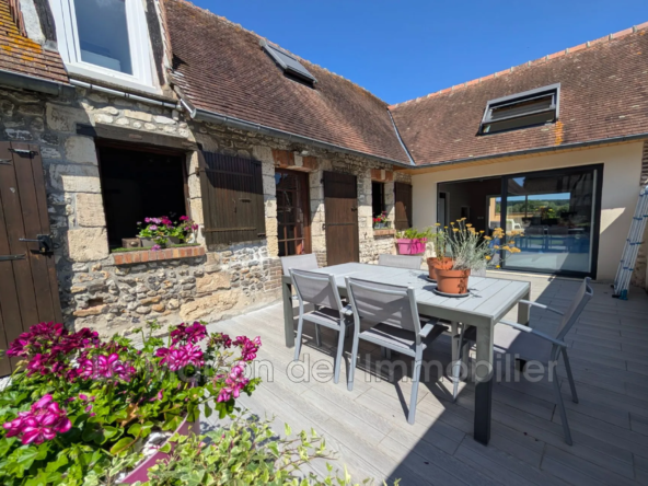 Charmante maison ancienne avec jardin et terrasses à Criquebeuf-sur-Seine