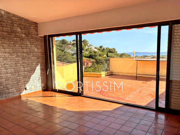 À vendre appartement 2 pièces à Cagnes-sur-Mer avec vue mer et piscine