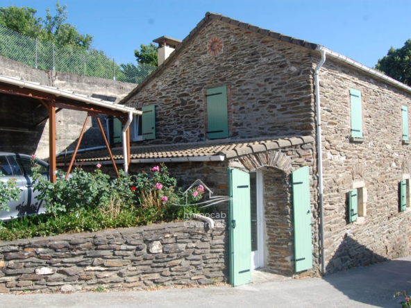 Charmante maison cévenole à vendre avec grand jardin et vue imprenable