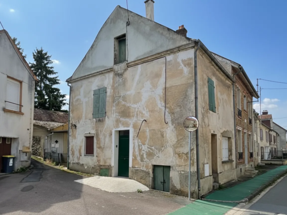 Maison ancienne à rénover à Nogent-l’Artaud, proximité gare et commerces