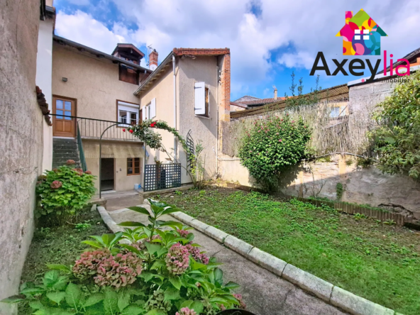 Maison à vendre à Charlieu avec jardin, garage et plusieurs niveaux