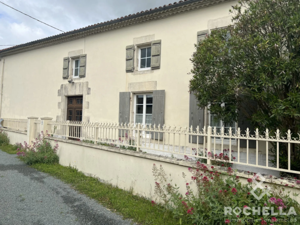 Maison de Bourg à Rénover à Loulay (17330) avec Grand Potentiel