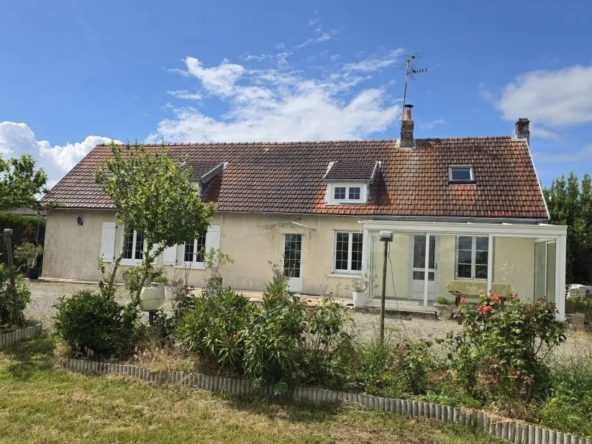 Maison familiale de 105 m² avec dépendances et vue campagne à Chailloué