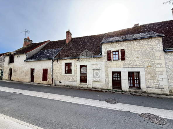 Ensemble immobilier ancien à Draché avec dépendances, cave et terrain clos
