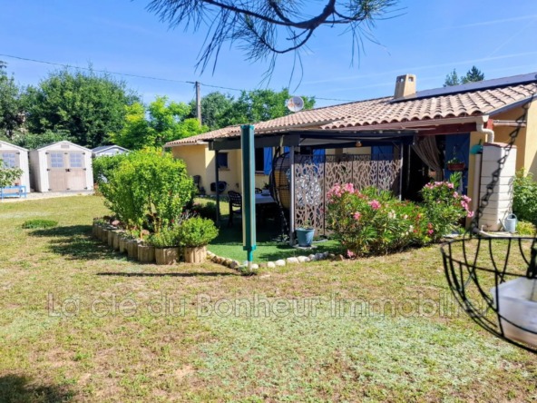 Maison de plain-pied à Montagnac-Montpezat avec terrasse et garage