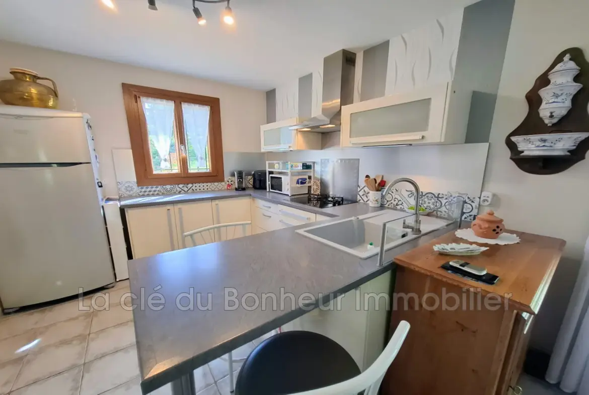 Maison de plain-pied à Montagnac-Montpezat avec terrasse et garage 