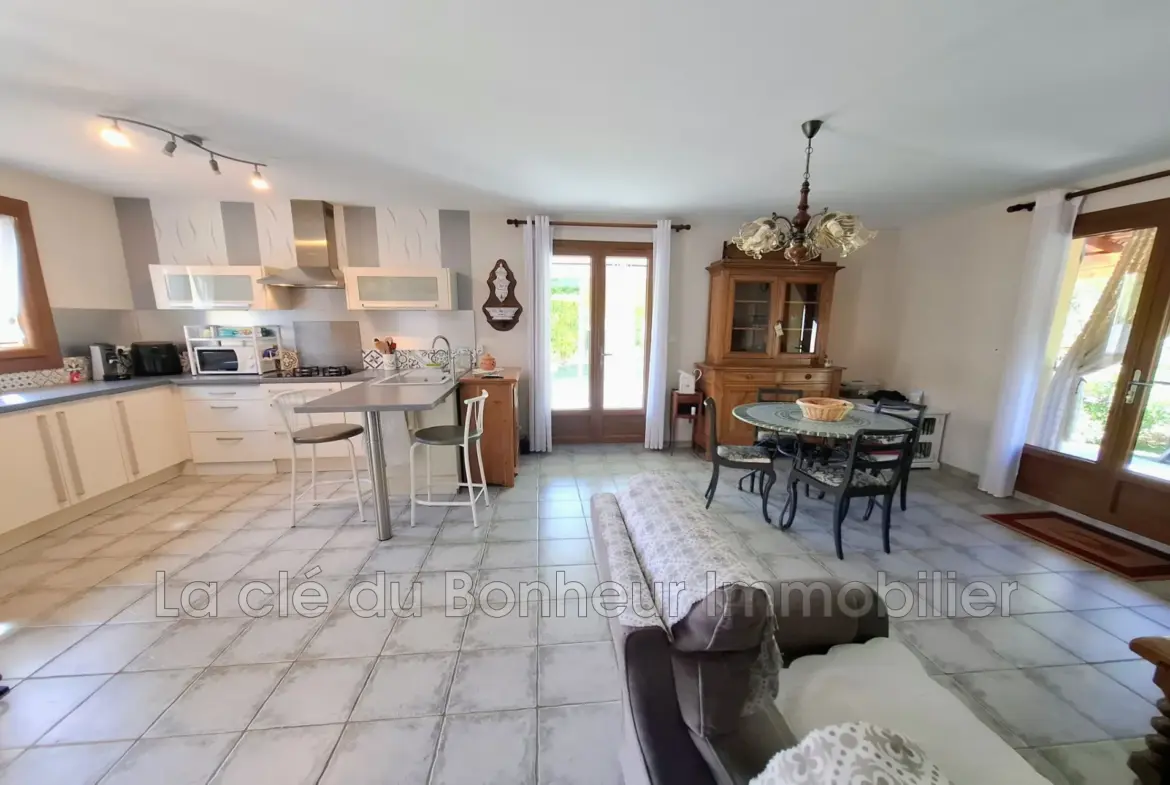 Maison de plain-pied à Montagnac-Montpezat avec terrasse et garage 