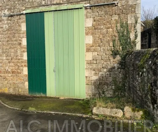 Bâtisse en pierre de 107 m² à rénover à Ciral - Opportunité d'aménagement