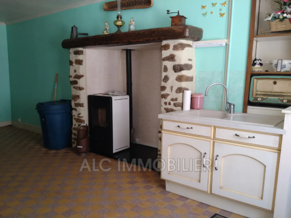 Maison de 124 m² à vendre à Pre en Pail, charmante maison de village à rafraîchir