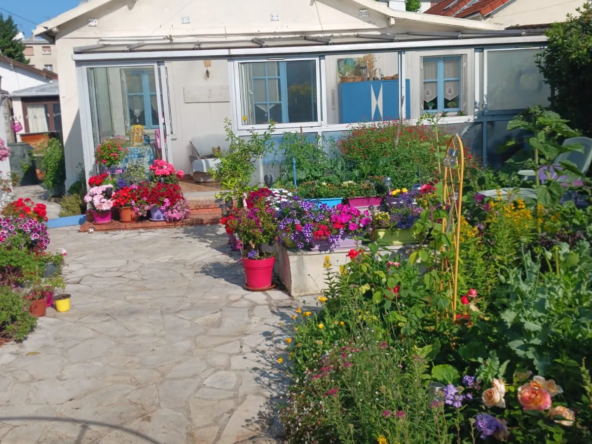 Charmante maison de plain-pied avec dépendance et garage à Drancy