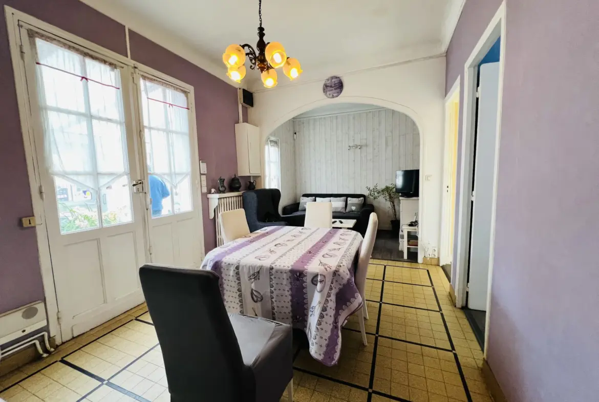 Charmante maison de plain-pied avec dépendance et garage à Drancy 