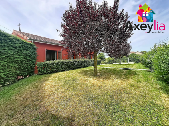 Maison avec piscine et vue dégagée à Melay – 3 chambres, garage et confort toute l'année