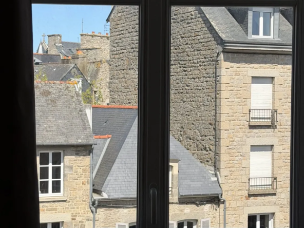Appartement de caractère au dernier étage à Dinan, vue exclusive, emplacement idéal