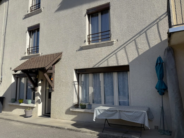 Maison de ville à vendre à Beaucroissant – 3 grandes chambres, 110,5 m², potentiel d’aménagement