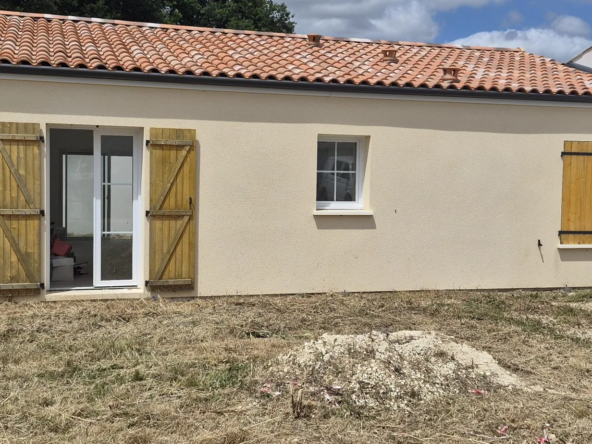 Maison neuve avec 2 chambres et pièce lumineuse à Varzay