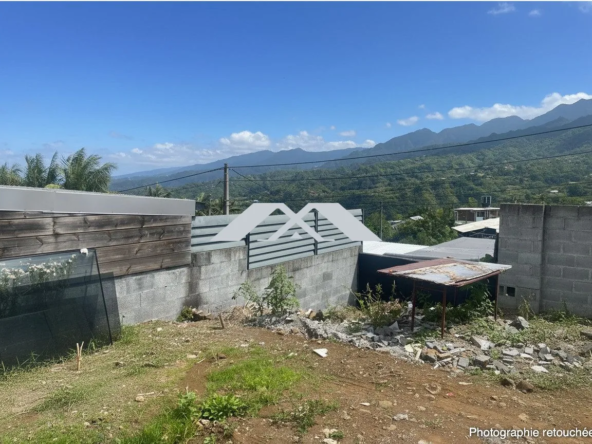 Terrain constructible à Pont d'Yves de 271 m² avec vue sur la montagne