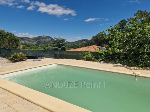 Charmante maison avec piscine et vue sur roche à Anduze