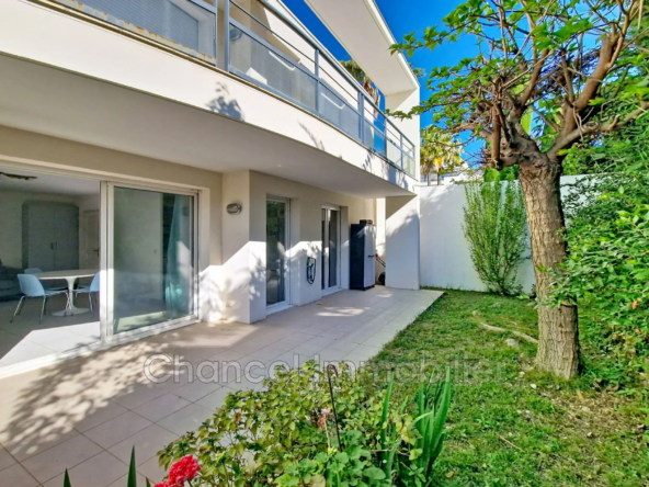 Appartement 2 pièces lumineux avec jardin et piscine à Saint-Laurent-du-Var