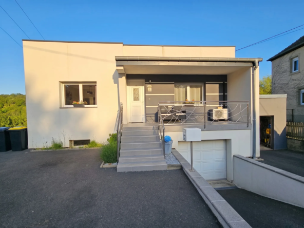 Maison rénovée avec vue dégagée à Folkling - Prestations modernes et grand jardin