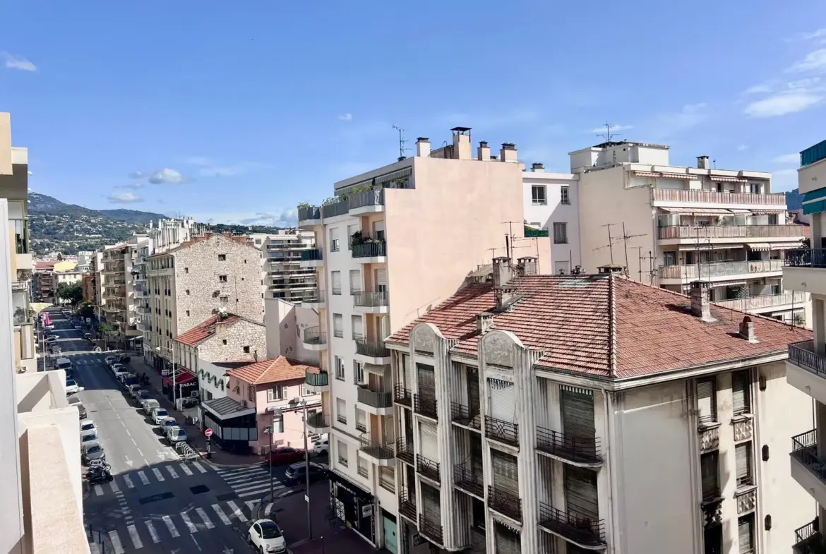 Studio de 22 m² avec terrasse à Nice - Opportunité d'investissement 
