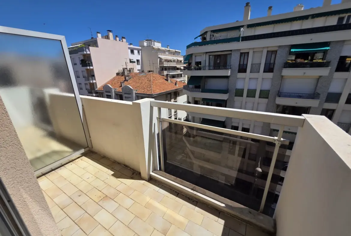 Studio de 22 m² avec terrasse à Nice - Opportunité d'investissement 