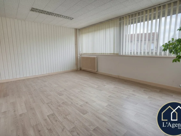 Appartement spacieux de 98 m² au centre de Dreux avec parking et potentiel d’aménagement