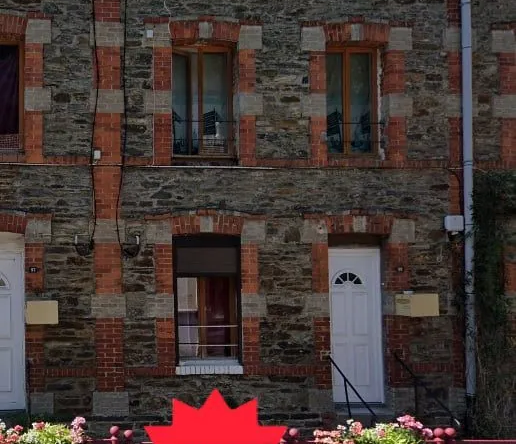 Maison à rénover à Bogny-sur-Meuse avec accès à la Meuse - Opportunité d'investissement