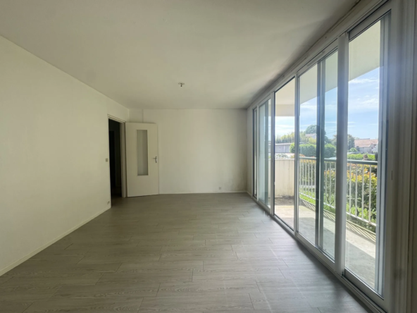 Charmant appartement T3 à vendre à Cenon avec deux balcons et potentiel de rénovation