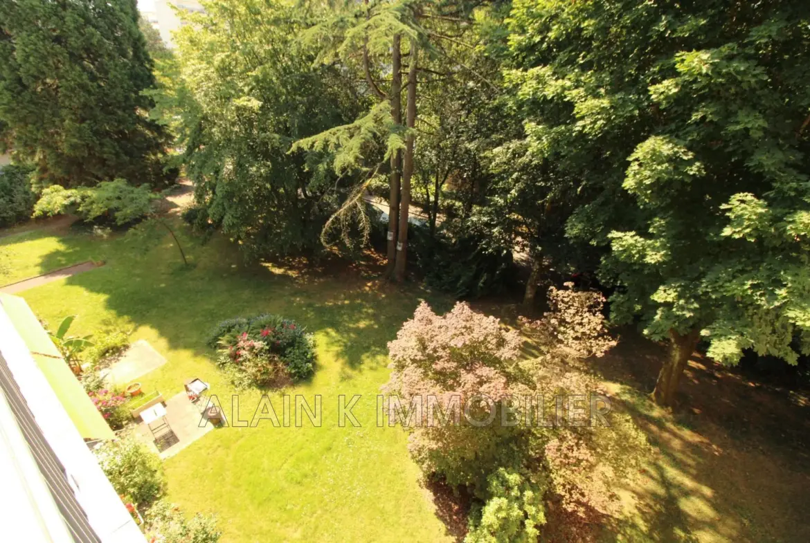 Vente d'un appartement 3 pièces à Vélizy-Villacoublay près de la forêt 