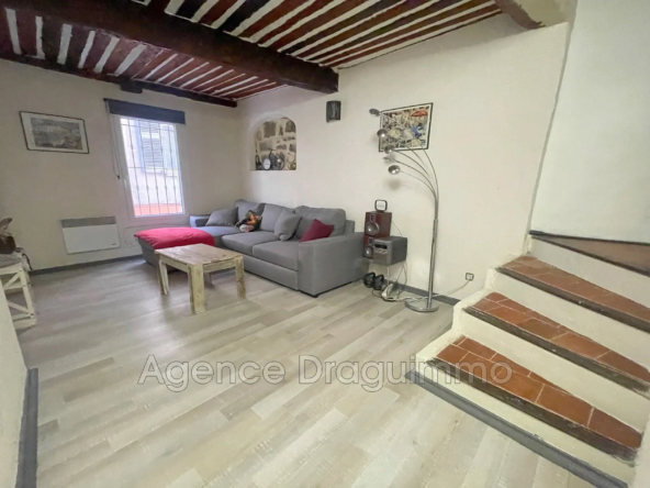 Maison de ville de 55 m² à vendre à Draguignan, 3 pièces en bon état