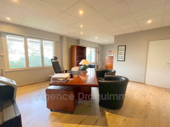 Local professionnel ou appartement de 65 m² à Draguignan proche centre-ville