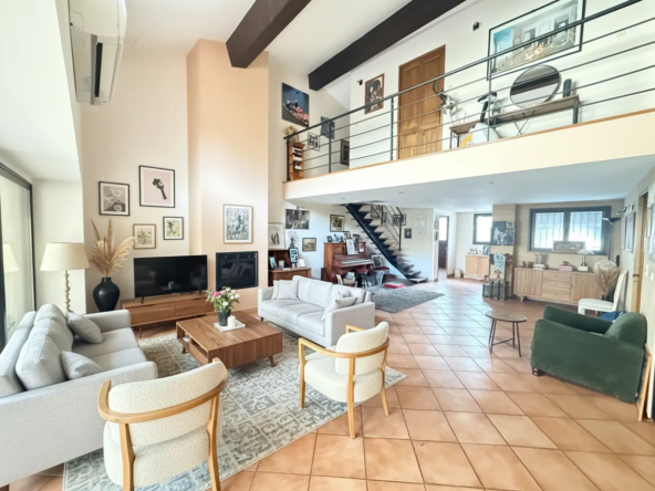Magnifique maison de village de 125 m² avec patio et garage à Claira