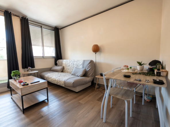 Appartement T2 à Pontarlier avec balcon, ascenseur et sécurité renforcée