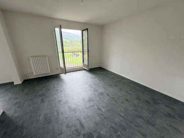 Bel appartement T4 rénové à Saint Jean en Royans avec parking et cave