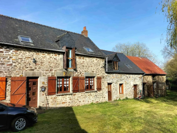 Maison à vendre au HAM (53) Fermette authentique de 157 m² avec dépendances et 4 hectares au Le Ham