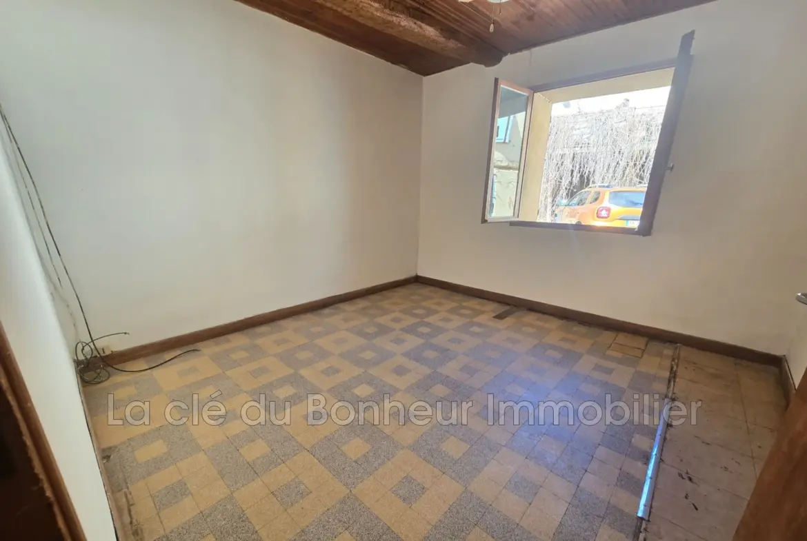 Maison de village à rénover d'environ 60 m² à Albiosc, proche du Verdon 