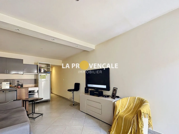 Appartement 1 pièce à Trets avec terrasse et annexe, idéal pour investissement ou résidence principale
