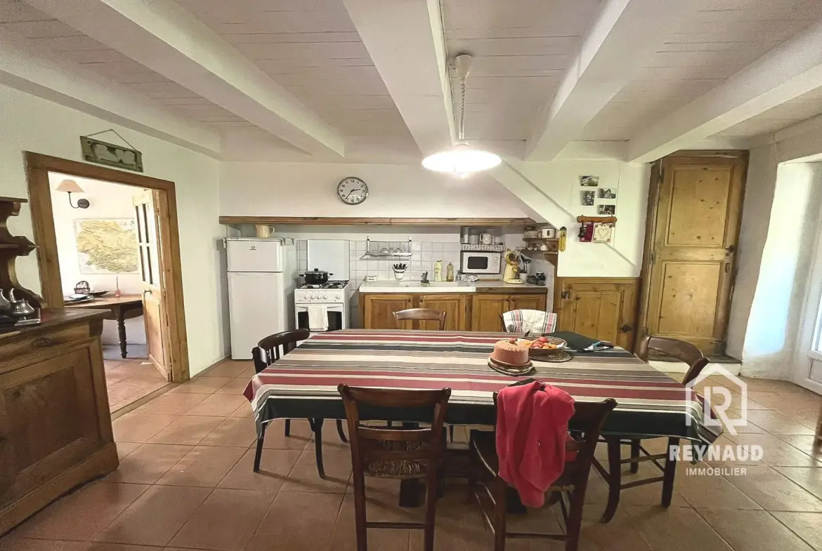 Charmante maison en pierre avec vue dégagée à Le Caylar dans l'Hérault 