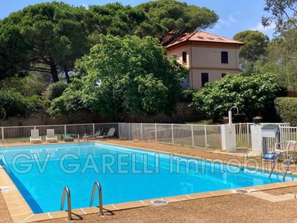 Studio à vendre à La Londe-les-Maures – Résidence avec piscine et parking privé