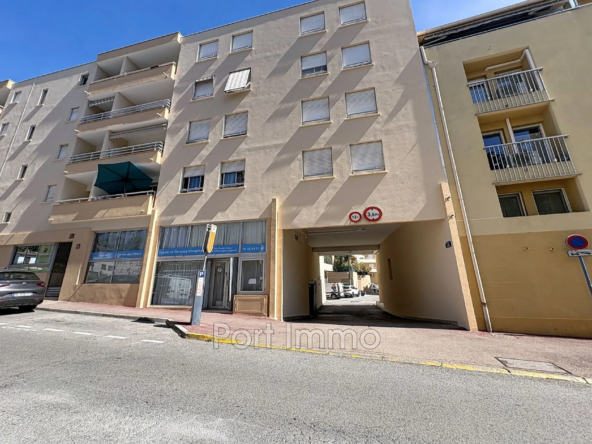 Garage sécurisé à vendre à Cagnes-sur-Mer - Le Béal, 12,50 m²