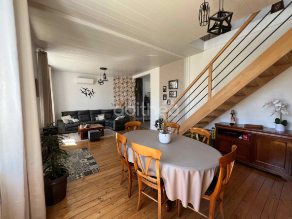 Maison rénovée avec dépendances et jardin à Roumazières en Charente