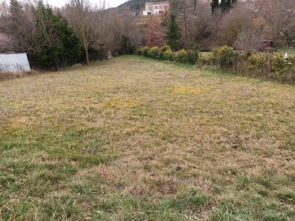 Facade devant rue Terrain à vendre à Couiza - Opportunité pour projets d’éco-construction