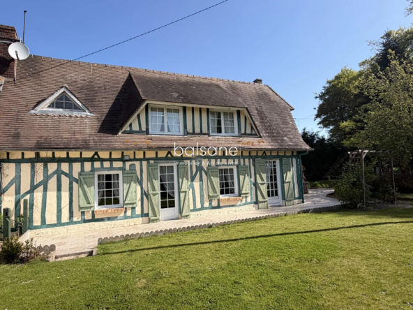 Maison normande en colombage à vendre près de la mer dans un secteur paisible
