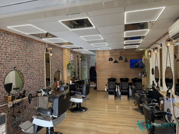 Fonds de commerce salon de coiffure à Hyères avec clientèle fidèle et équipements modernes