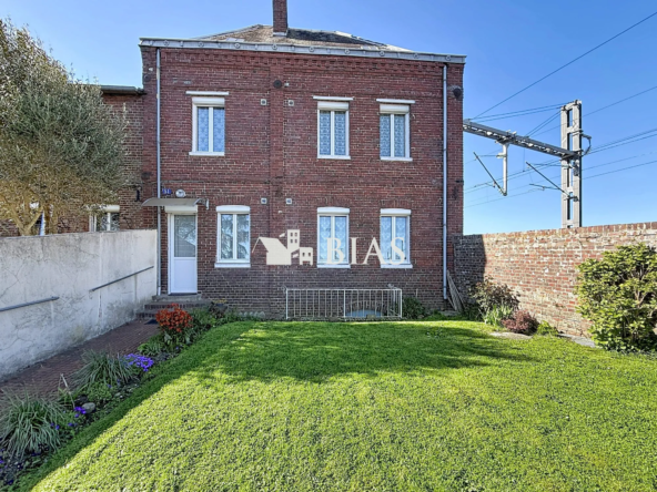 Maison à vendre au centre de Forges-les-Eaux avec jardin et garage