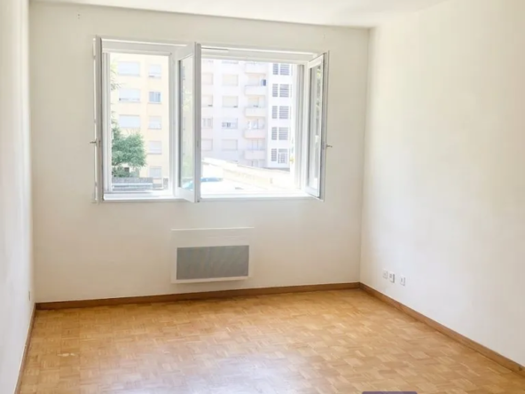 Appartement T2 à vendre à Saint-Étienne Centre-ville avec cave et garage