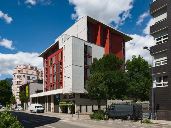 Beau appartement T1 meublé à vendre à Grenoble, résidence sécurisée