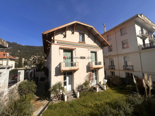 Ensemble de 3 appartements à rénover à Amélie-les-Bains-Palalda - Opportunité d'investissement