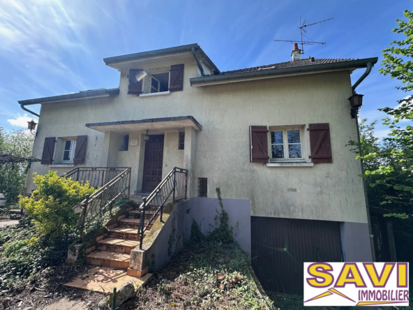 Maison à rénover avec piscine sur terrain de 1291 m² à Fontenay-sur-Loing